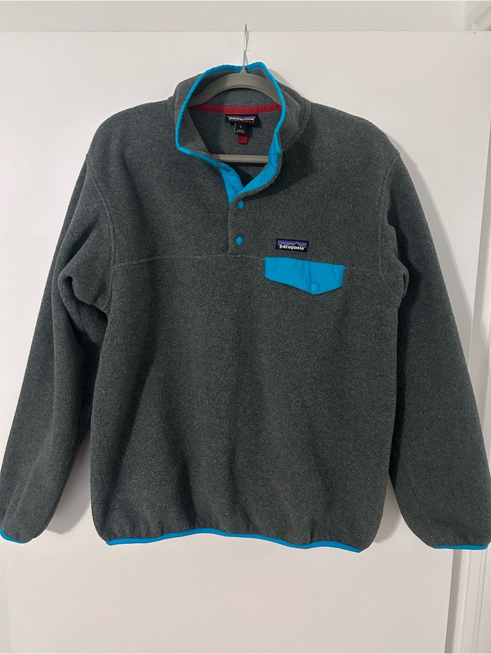 Patagonia Synchilla Fleece Pullover in Gray with Teal and Red Accents - Picture 1 of 3